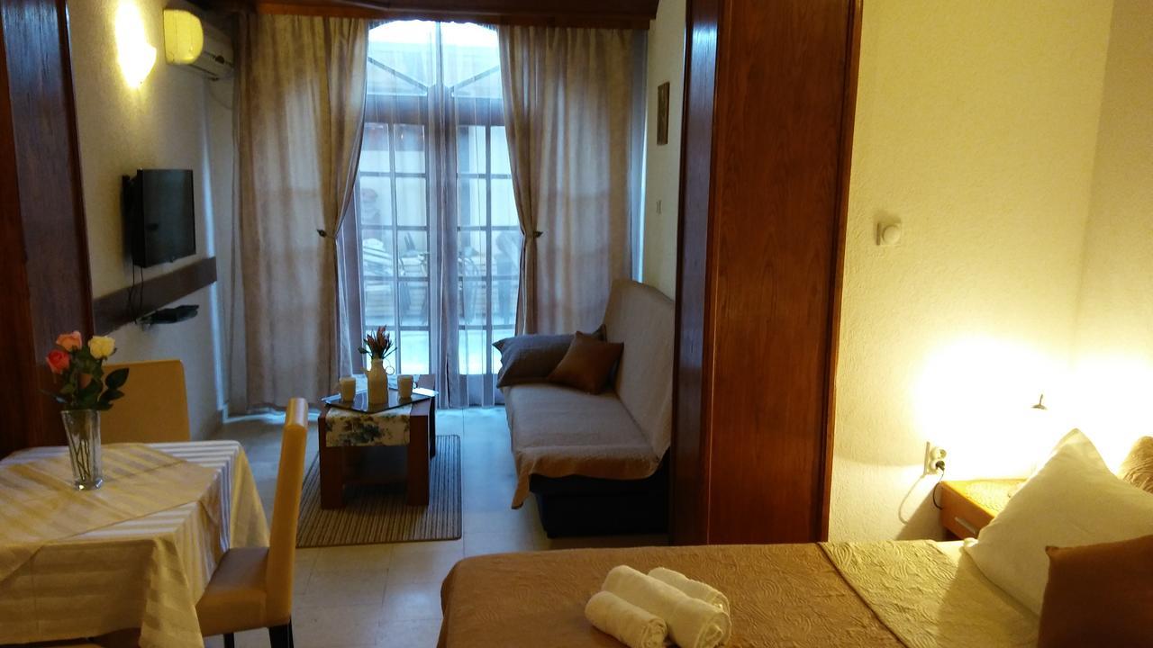Guest House Villa Castio Petrovac Екстериор снимка
