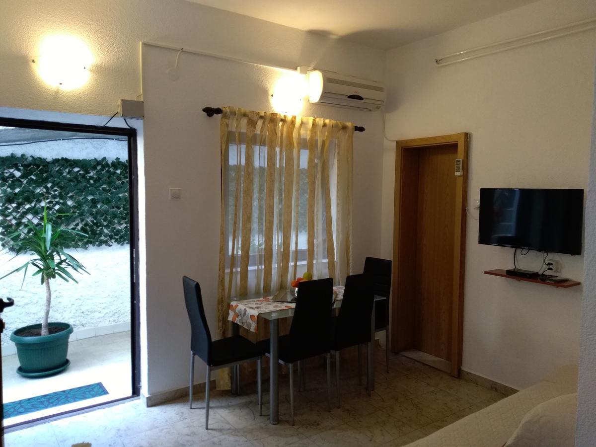 Guest House Villa Castio Petrovac Екстериор снимка